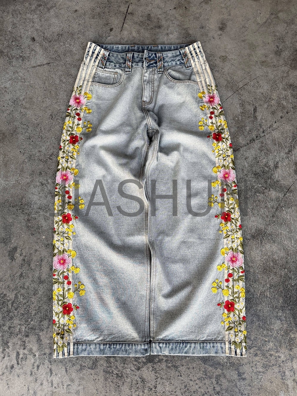 Vintage Light Wash Baggy Jeans with Side Flower Embroidered Hem
