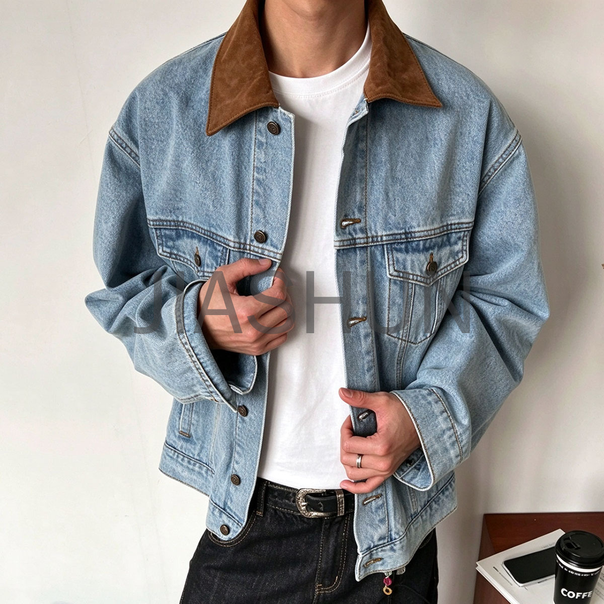 Vintage Light Wash Denim Jacket With Brown Collar